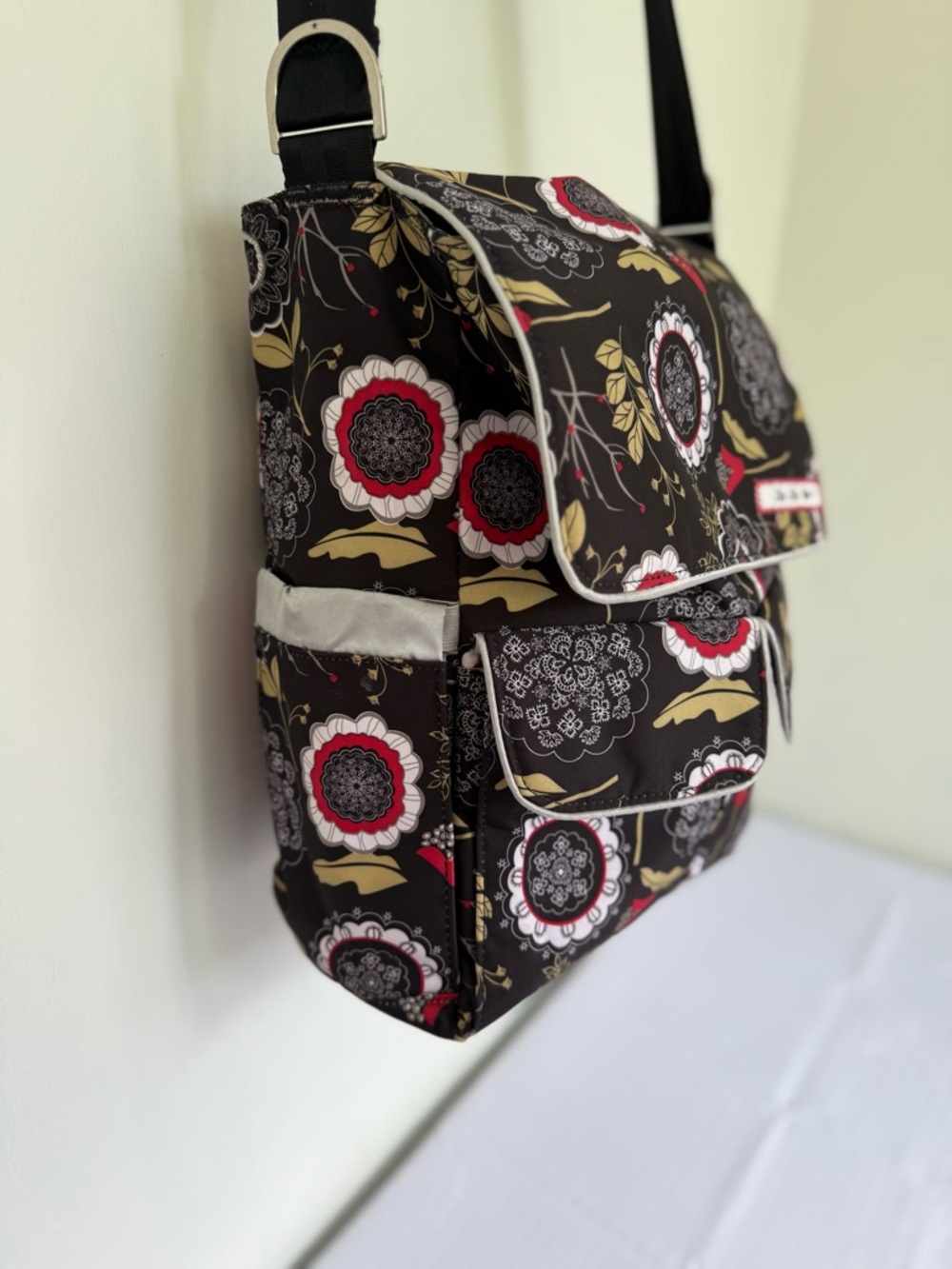 Ju-Ju-Be Messenger Diaper Bag Floral Brown/Red/Beige with Changing Pad